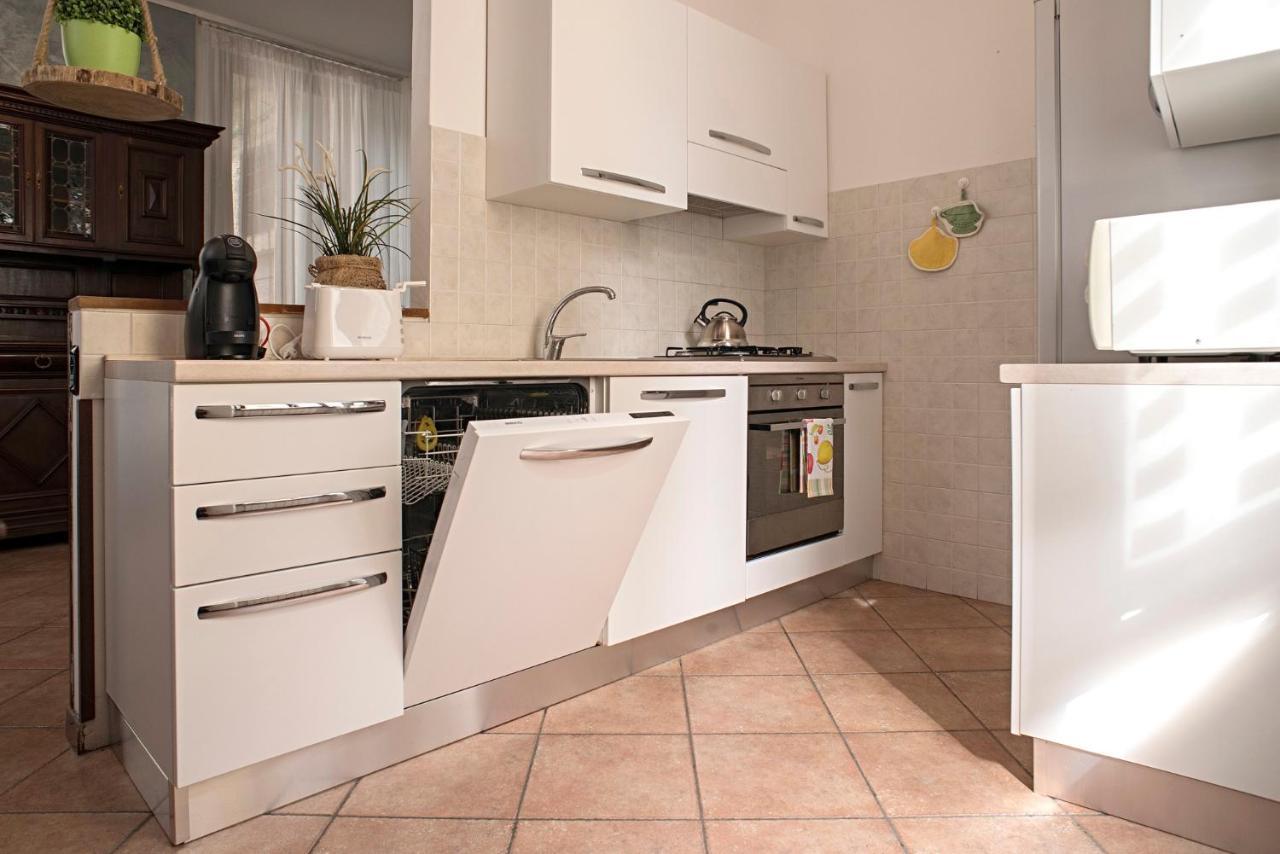 Cortile Del Forno Nel Centro Storico Apartment Арона Екстериор снимка